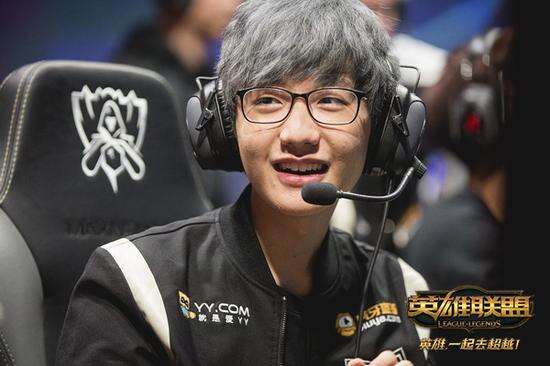 级球员的深 级球员的深